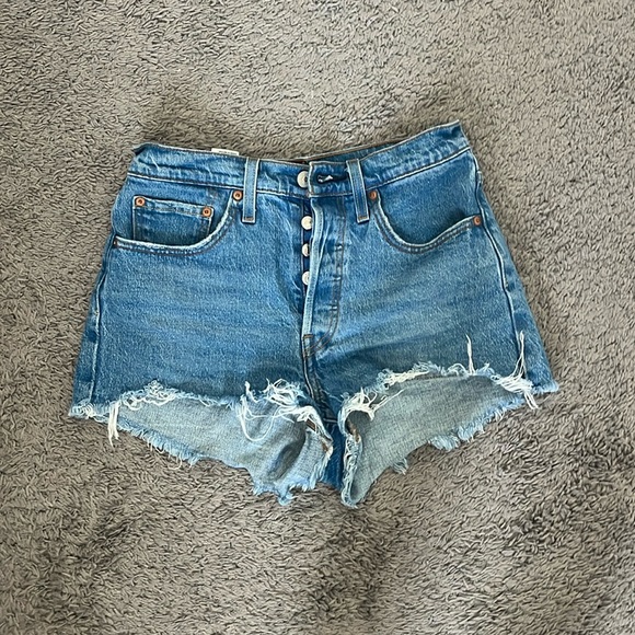 Levi’s Medium Wash 501s - Picture 1 of 4